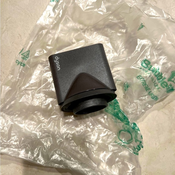 Dyson hair dryer attachment - Picture 2 of 4